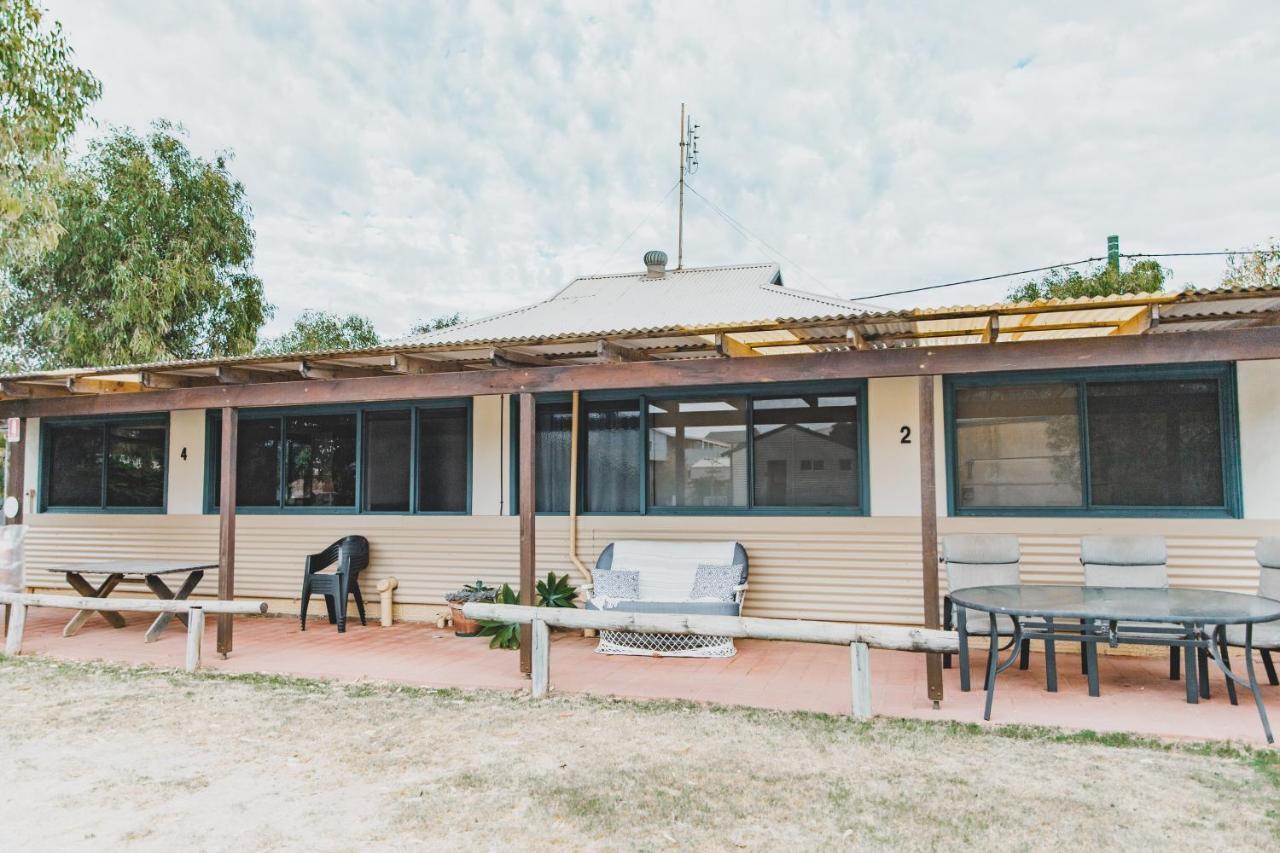 Dongara Hotel Motel Екстериор снимка