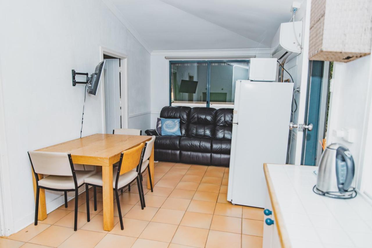 Dongara Hotel Motel Екстериор снимка