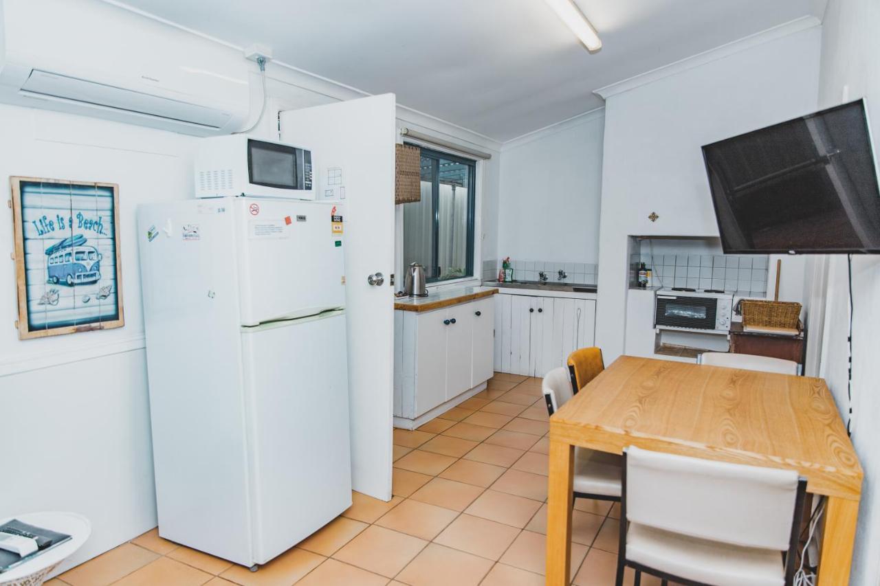 Dongara Hotel Motel Екстериор снимка