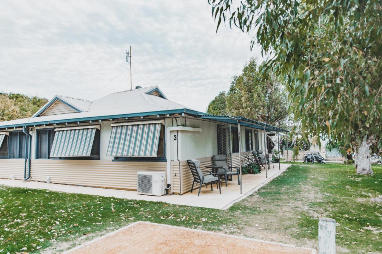 Dongara Hotel Motel Екстериор снимка
