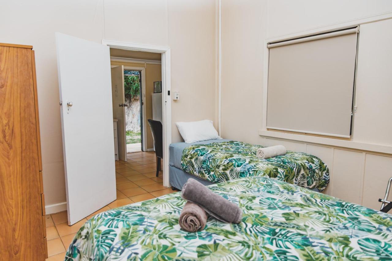 Dongara Hotel Motel Екстериор снимка
