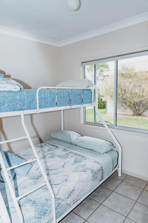 Dongara Hotel Motel Екстериор снимка
