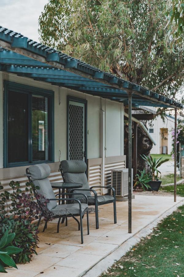 Dongara Hotel Motel Екстериор снимка