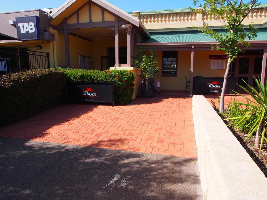 Dongara Hotel Motel Екстериор снимка