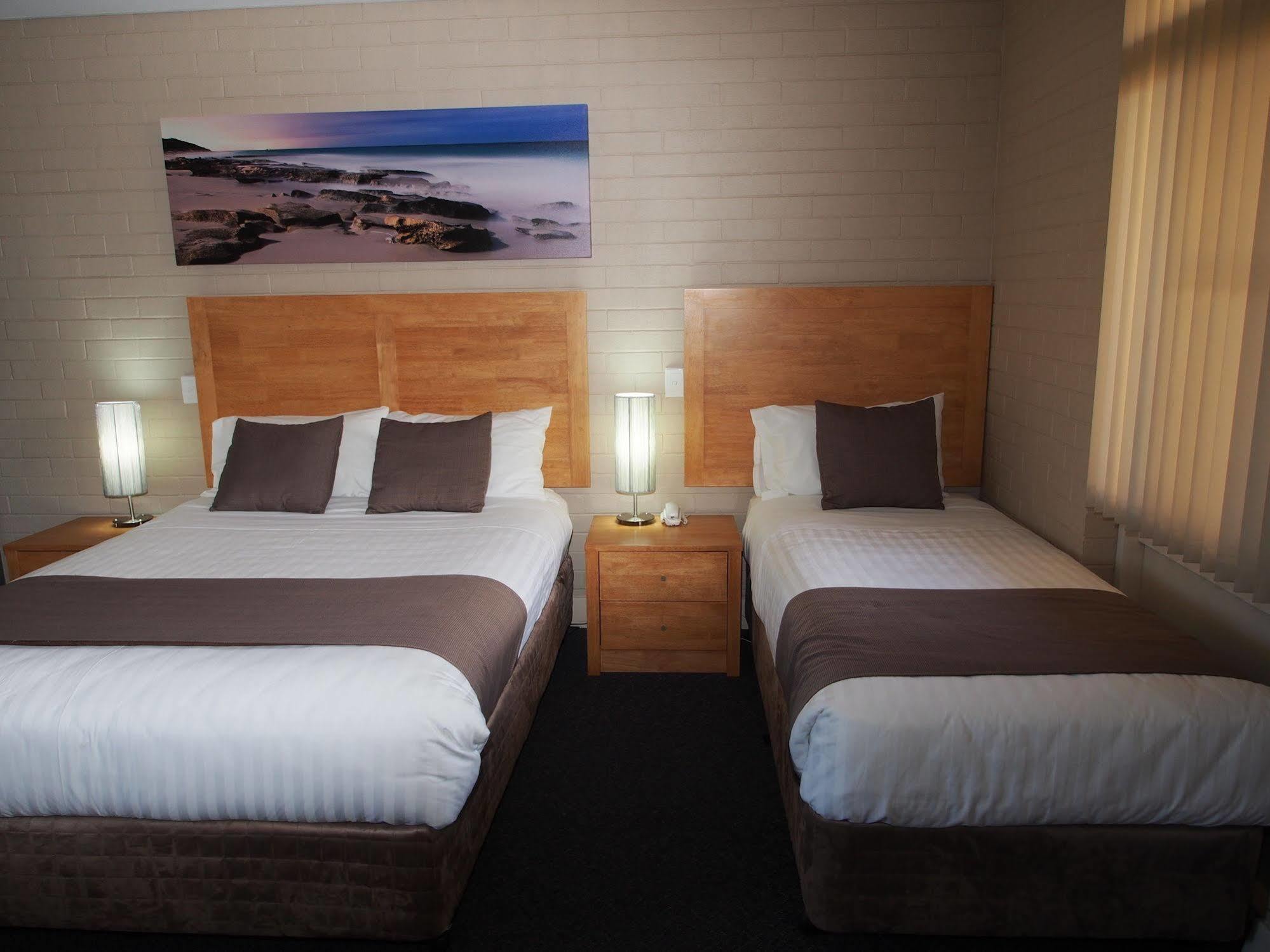 Dongara Hotel Motel Екстериор снимка