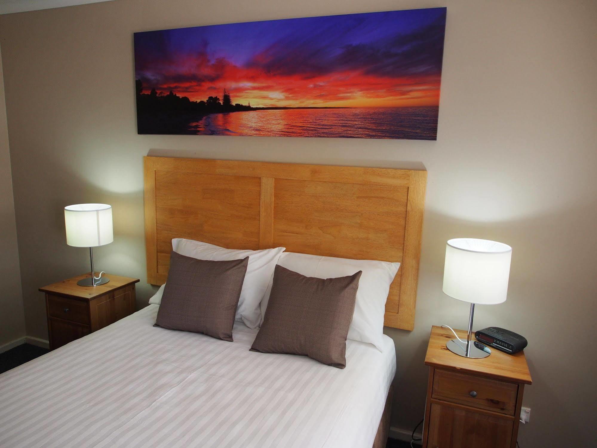 Dongara Hotel Motel Екстериор снимка