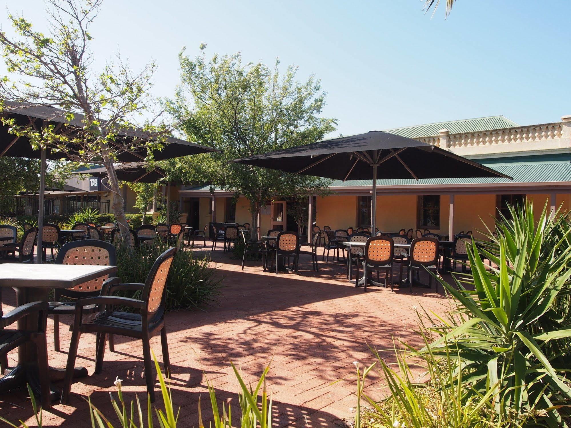 Dongara Hotel Motel Екстериор снимка