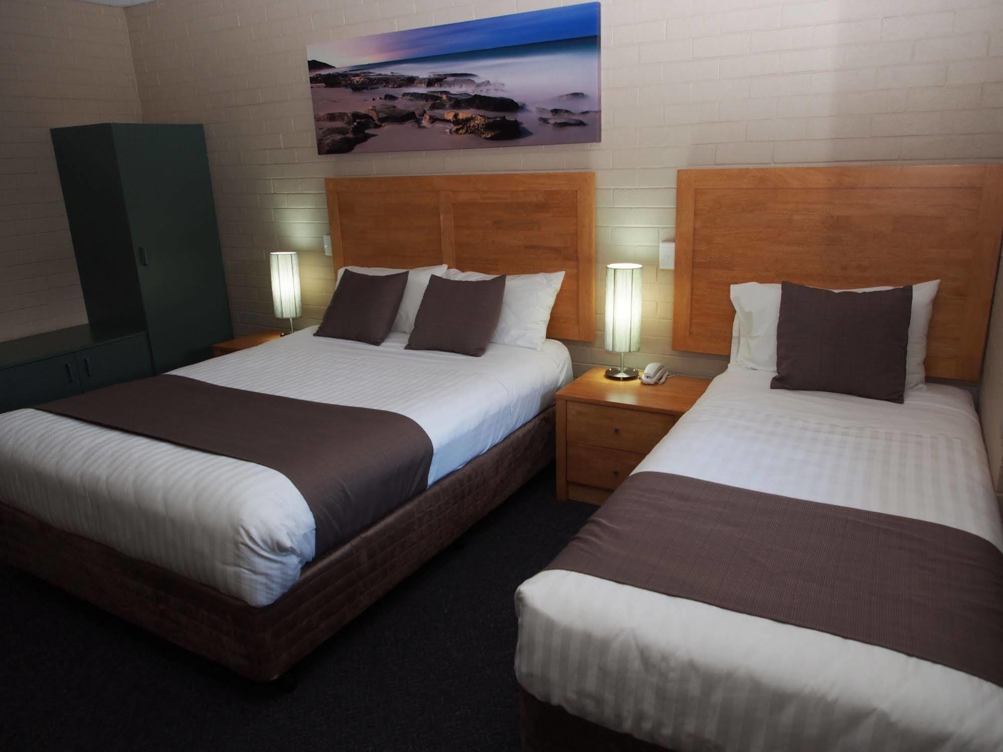 Dongara Hotel Motel Екстериор снимка