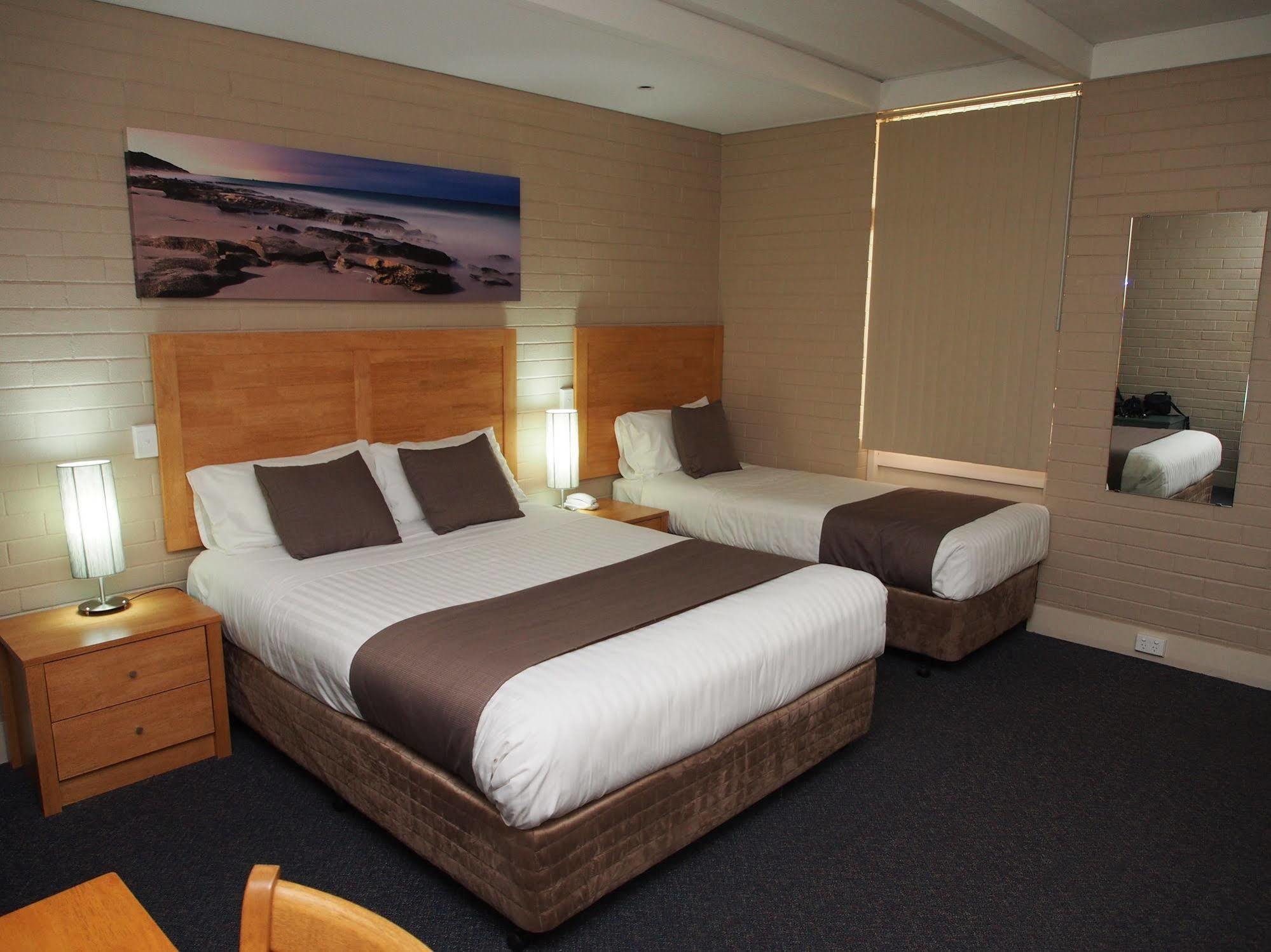 Dongara Hotel Motel Екстериор снимка