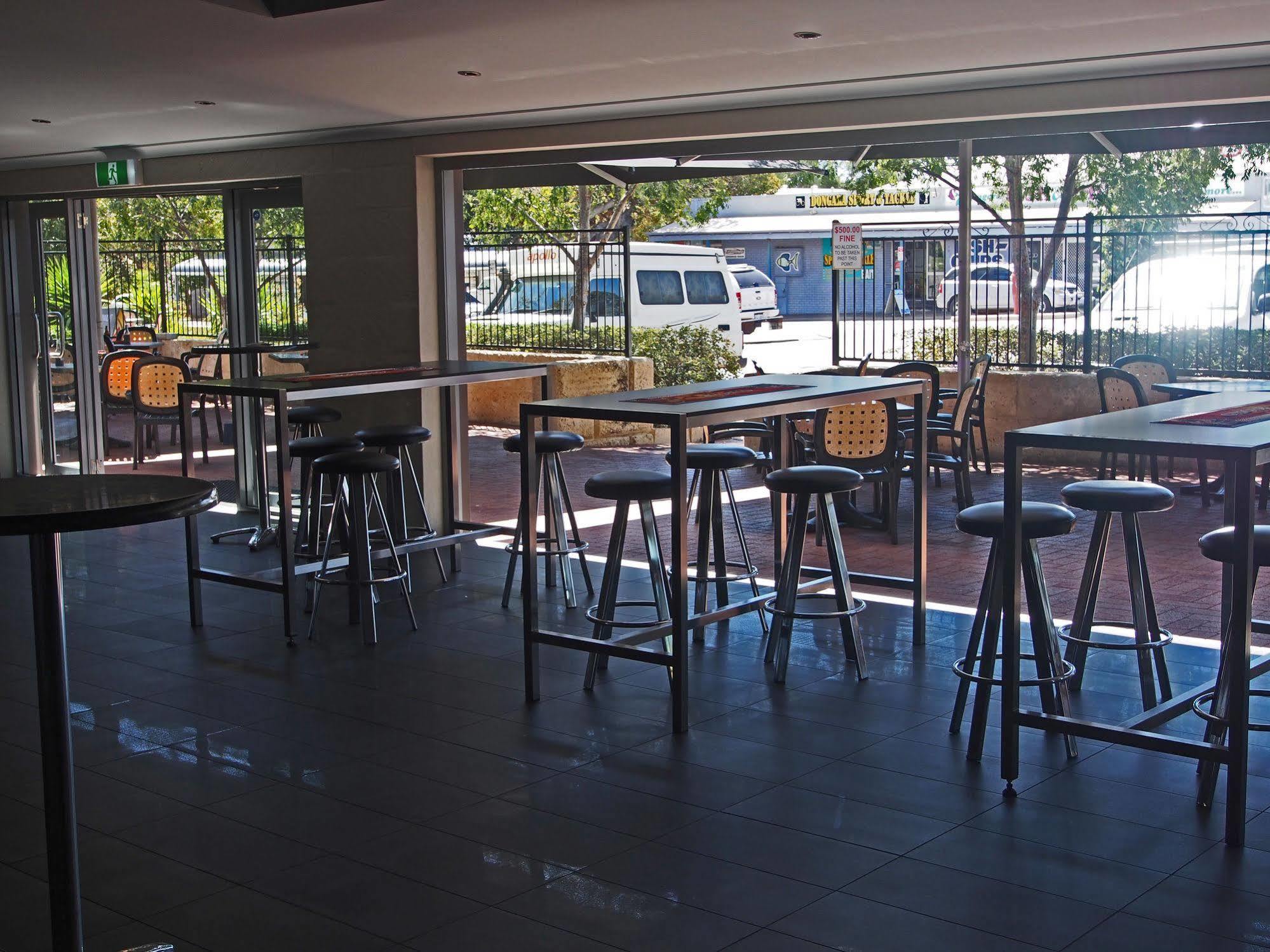 Dongara Hotel Motel Екстериор снимка